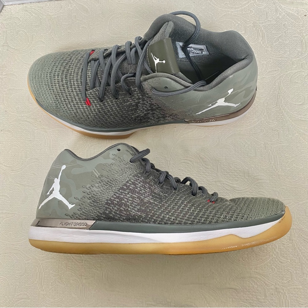 Nike Air Jordan XXXI (31) Low Men’s Sz US 10.5 River Rock/Dark Stucco Preowned